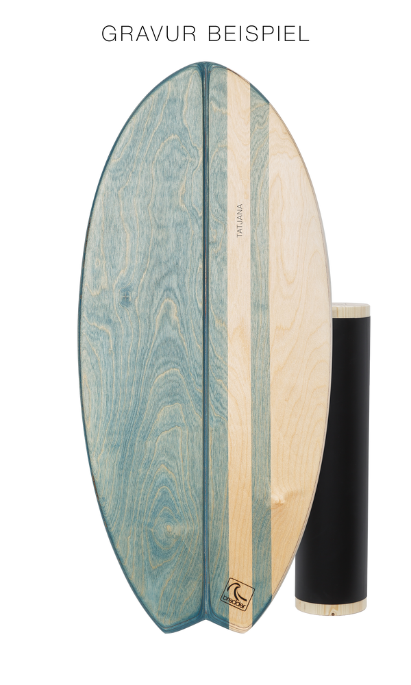 Bredder Balance Board Aquana Fisch Surfboard blau Vollholzrolle, Frontansicht mit Gravurbeispiel