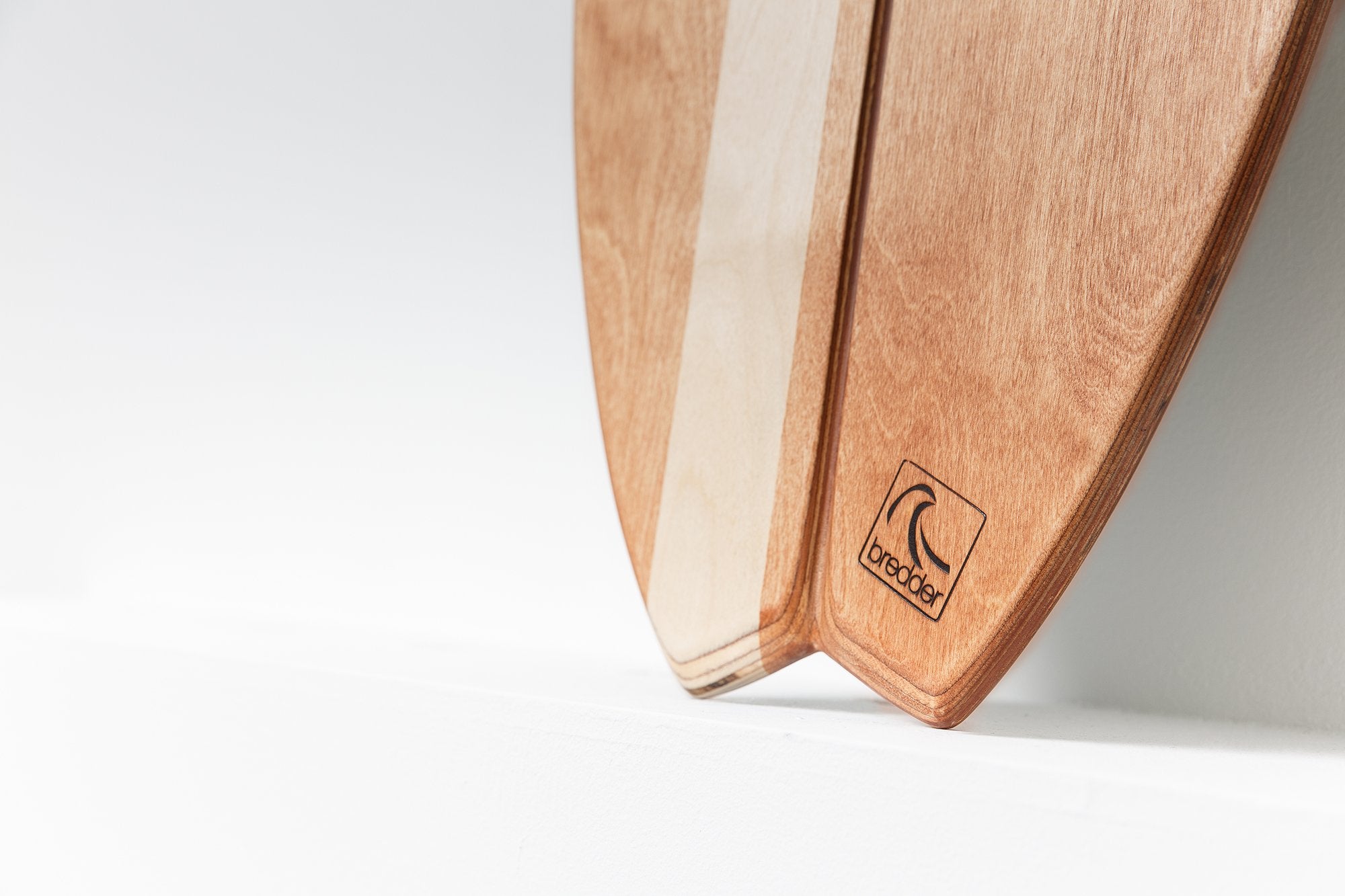 Balance Board Surf Trainer Wackelbrett handgemacht Holz Fahari Fisch Detail 1